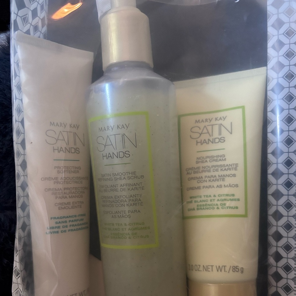 Mary Kay Satin Hands Trio - White and Cream